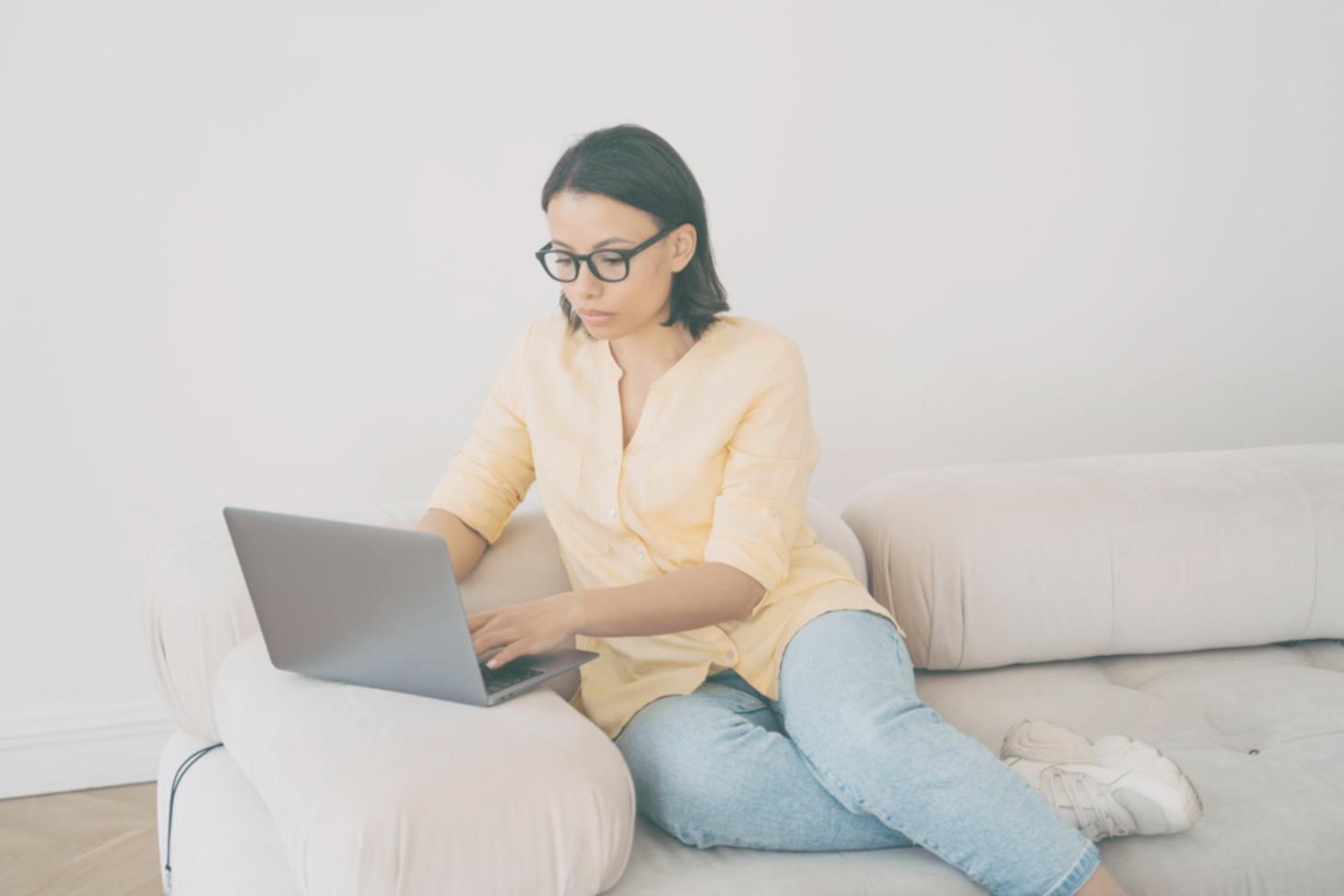 Équipe collaborative travaillant sur des solutions d'automatisation