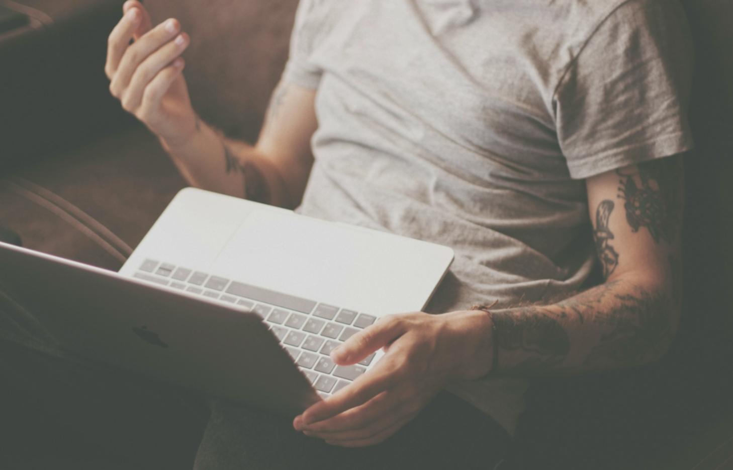 Interface de collecte d'avis clients avec évaluations et commentaires